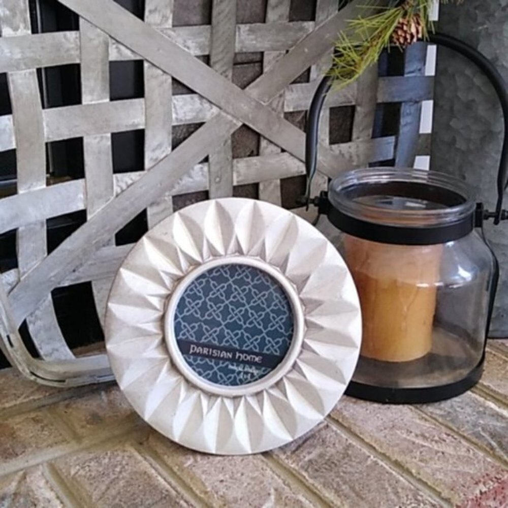 NEW White Round Resin Picture Frame